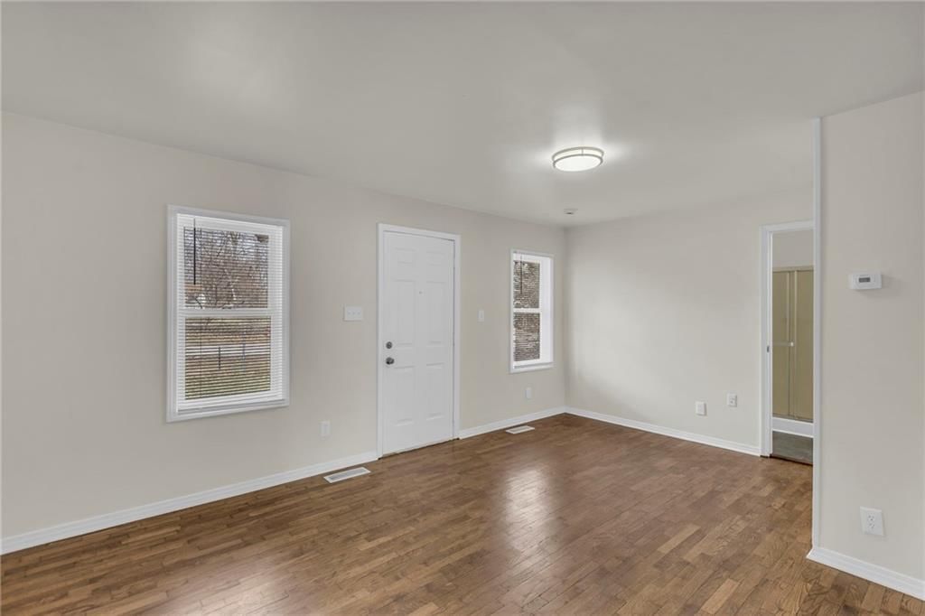 5567 Farrow Avenue — photo 3
