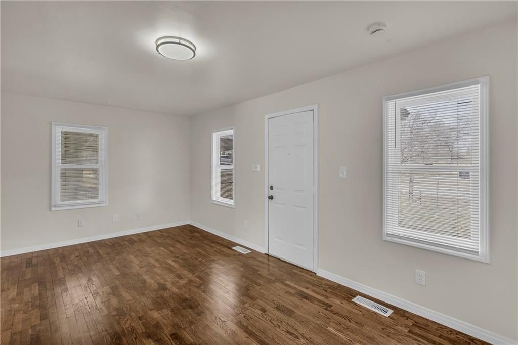5567 Farrow Avenue — photo 6