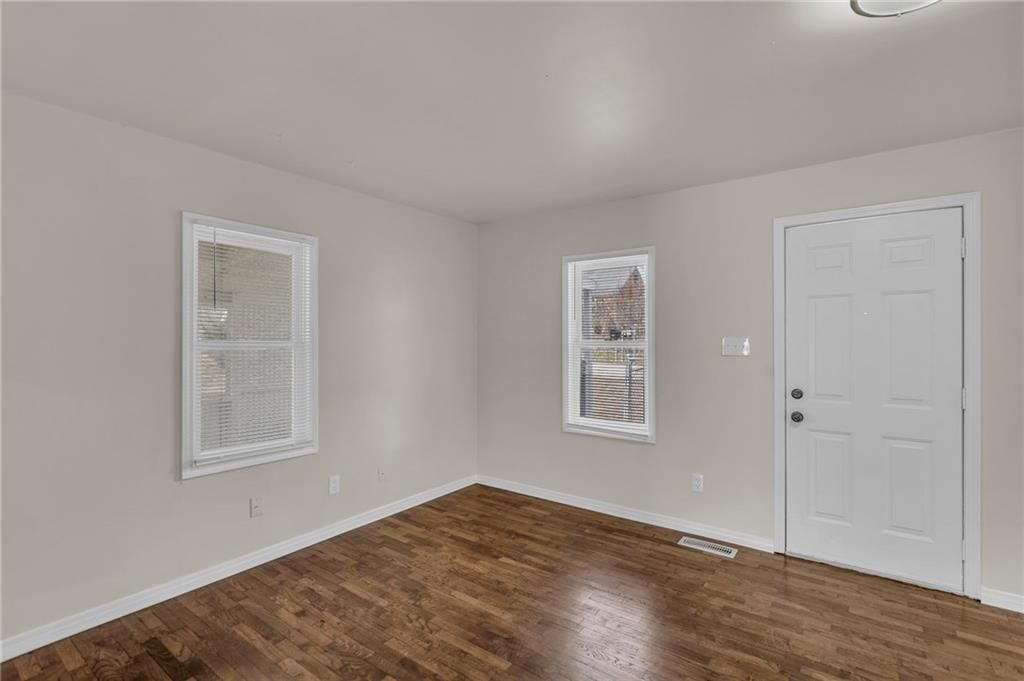 5567 Farrow Avenue — photo 7