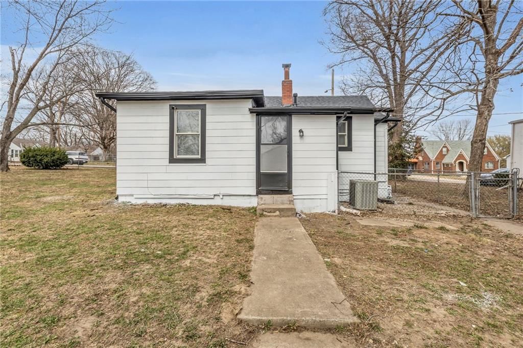 5567 Farrow Avenue — photo 21