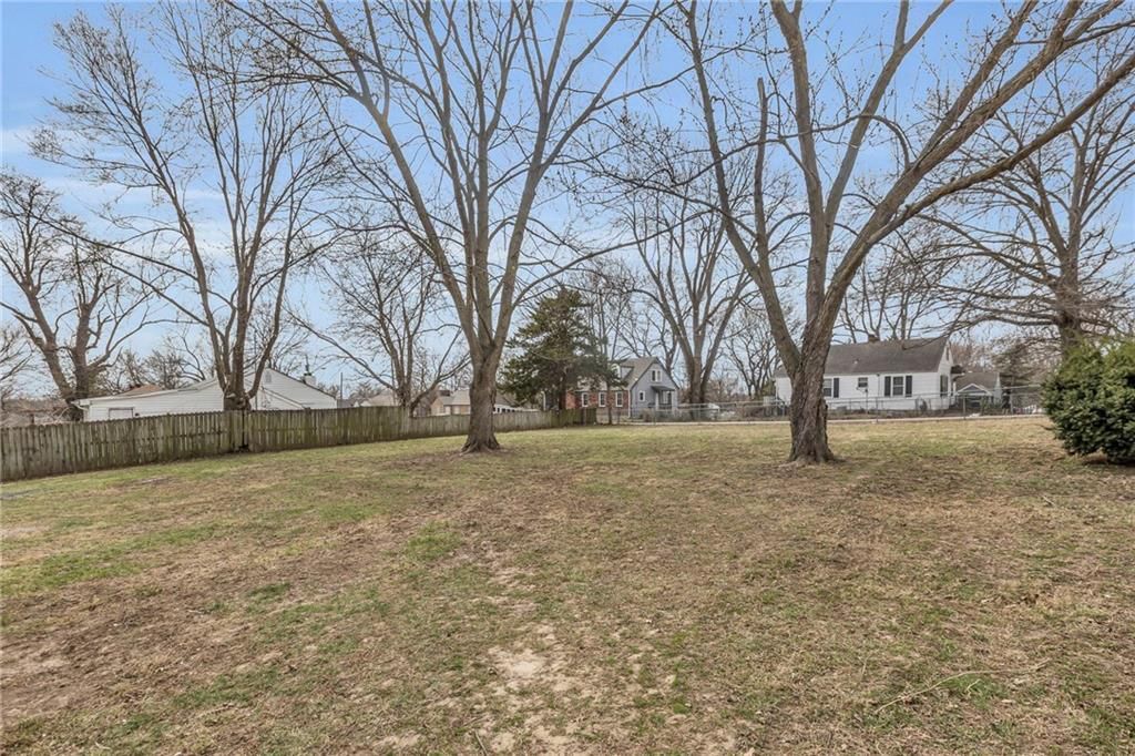 5567 Farrow Avenue — photo 22