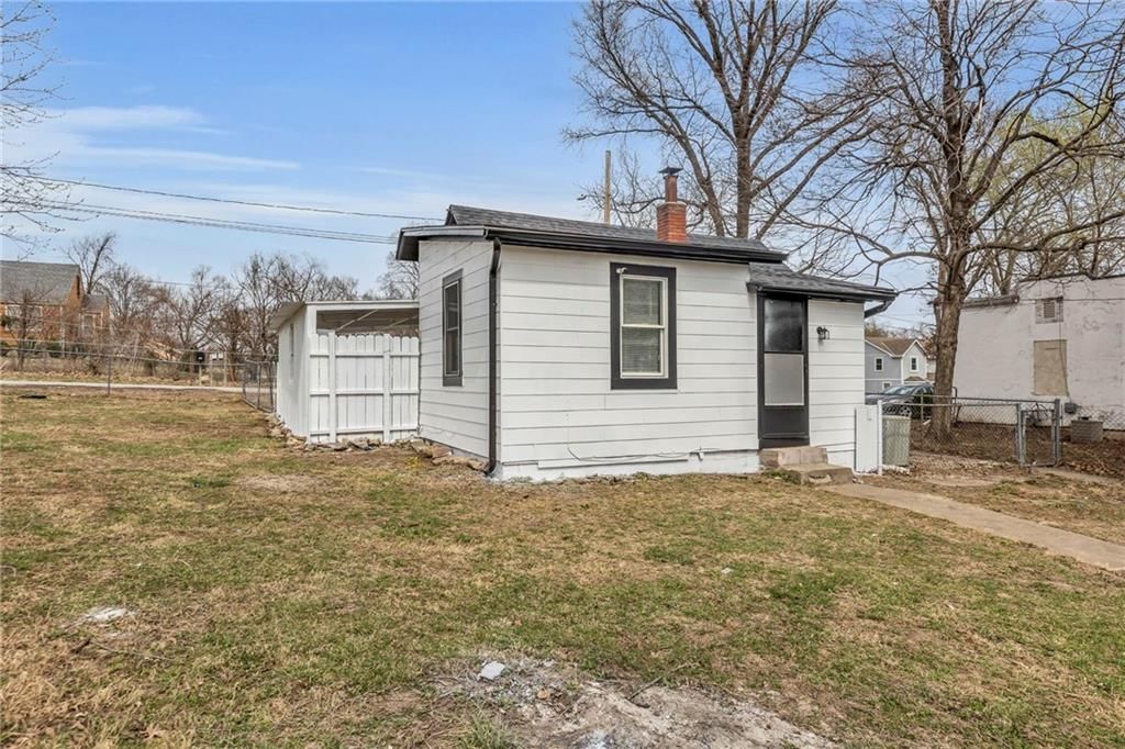5567 Farrow Avenue — photo 25
