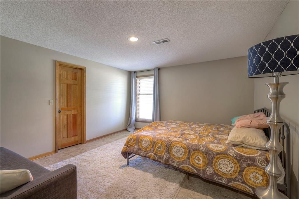 12704 Ash Street — photo 34