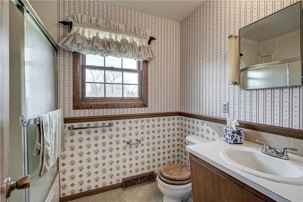 Photo 39 of 98 - 826 E 510th Avenue