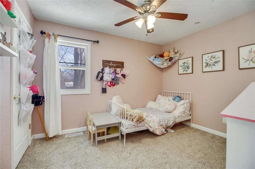 1619 SE Kingsway Street — photo 13