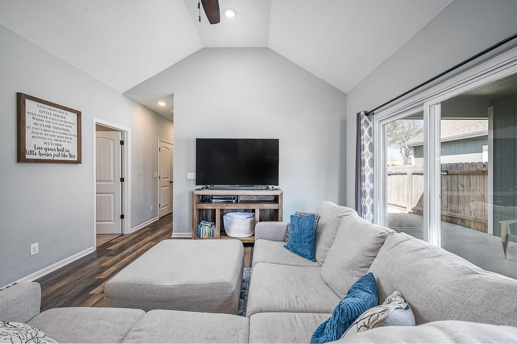 1301 E Joles Drive — photo 7