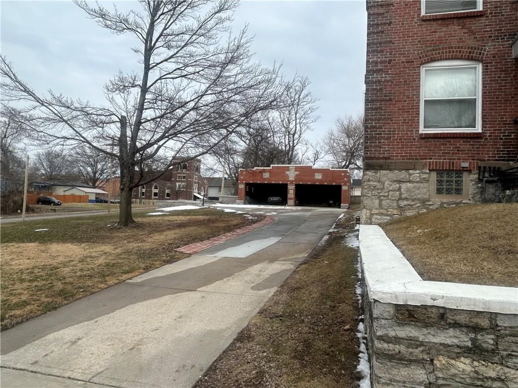 1009-1011 Brooklyn Avenue — photo 7