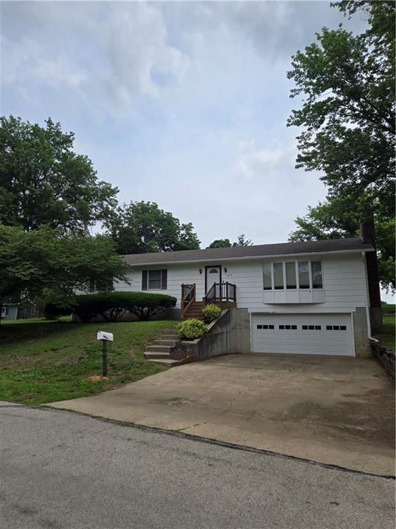 Photo 2 of 43 - 2213 Millwood Drive
