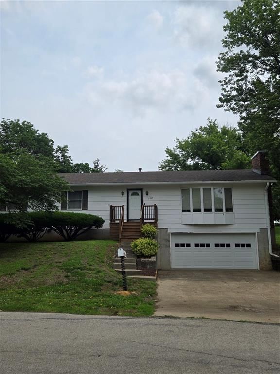 Photo 3 of 43 - 2213 Millwood Drive