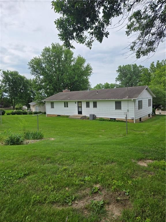 Photo 5 of 43 - 2213 Millwood Drive