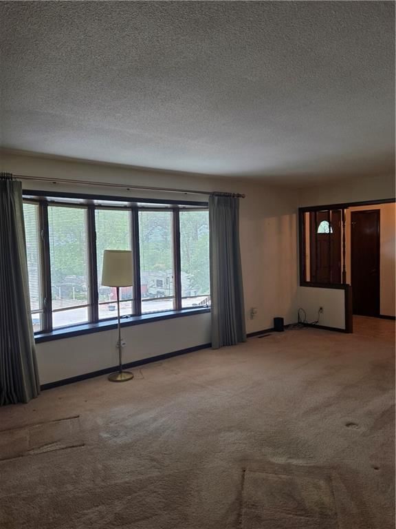 Photo 7 of 43 - 2213 Millwood Drive