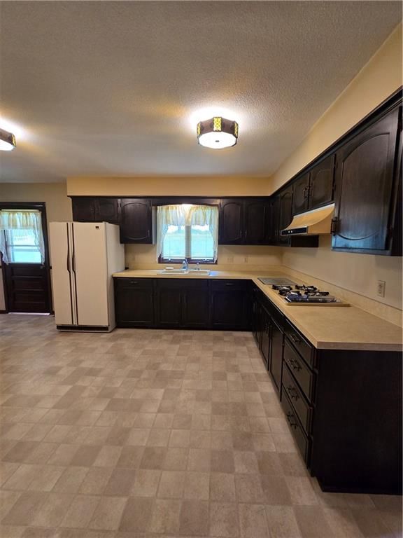 Photo 10 of 43 - 2213 Millwood Drive