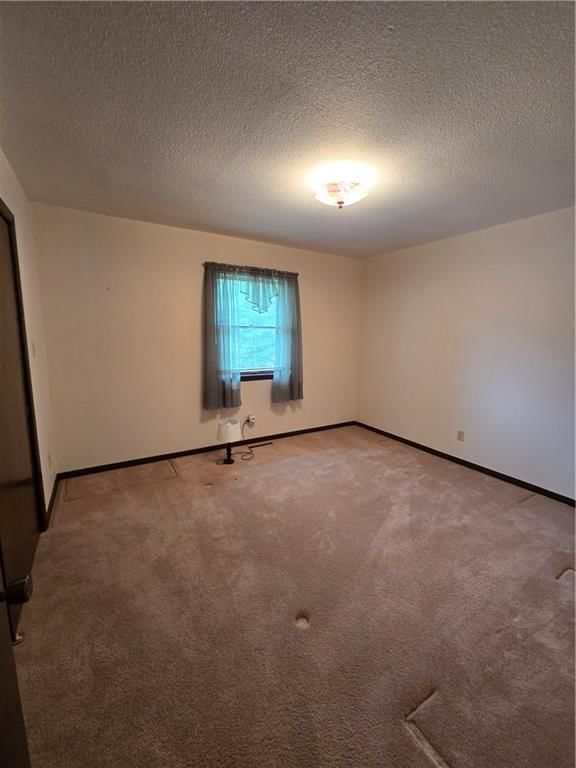 Photo 15 of 43 - 2213 Millwood Drive