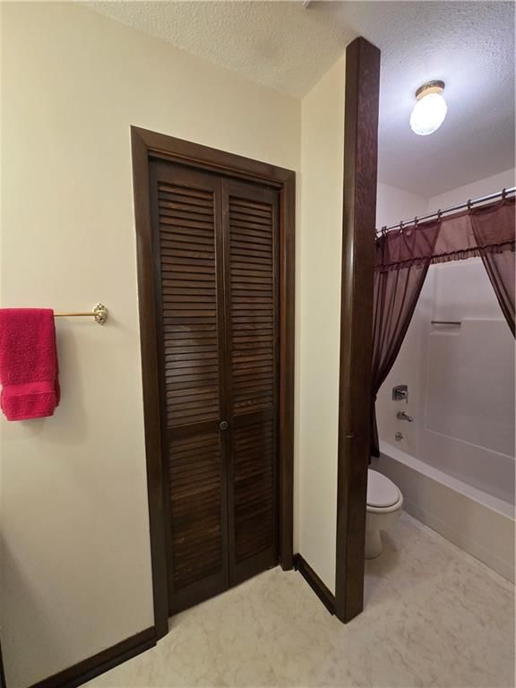 Photo 20 of 43 - 2213 Millwood Drive