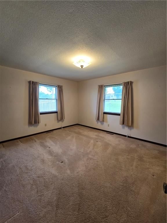 Photo 22 of 43 - 2213 Millwood Drive