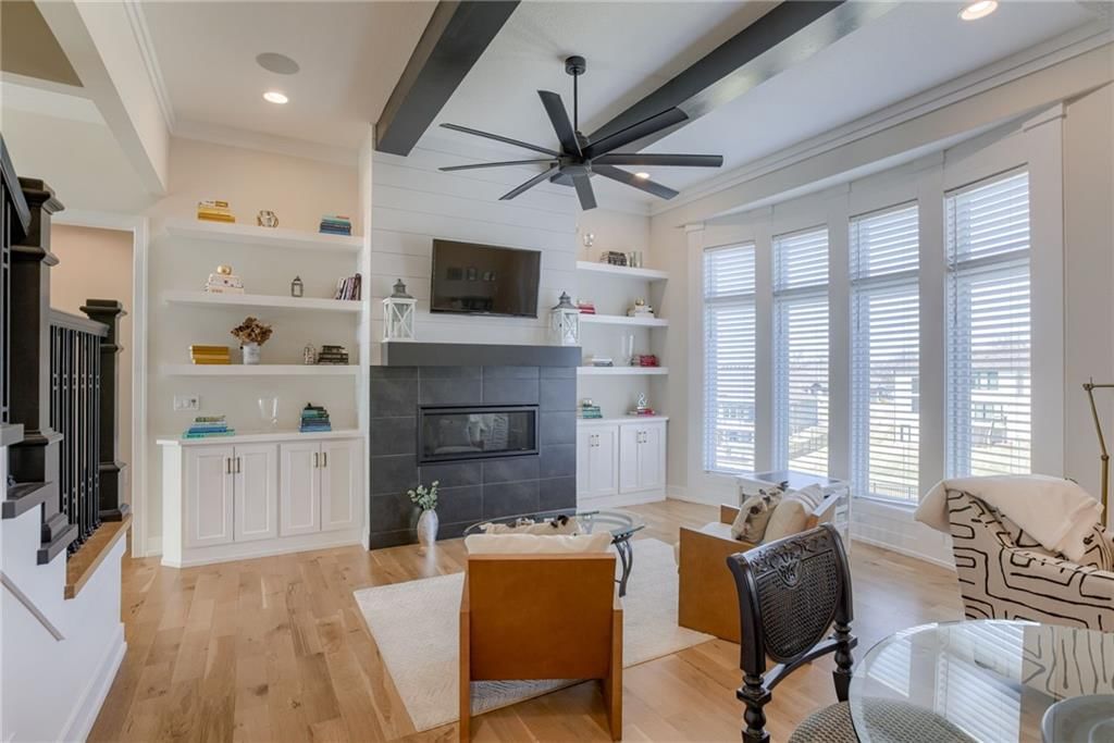 2470 NW Riverview Drive — photo 2