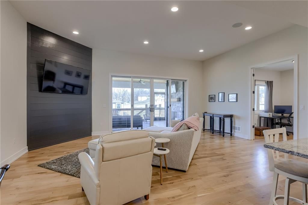 2470 NW Riverview Drive — photo 4