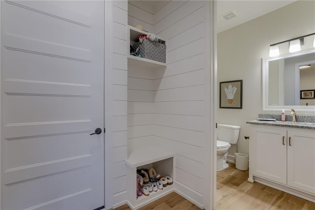 2470 NW Riverview Drive — photo 8