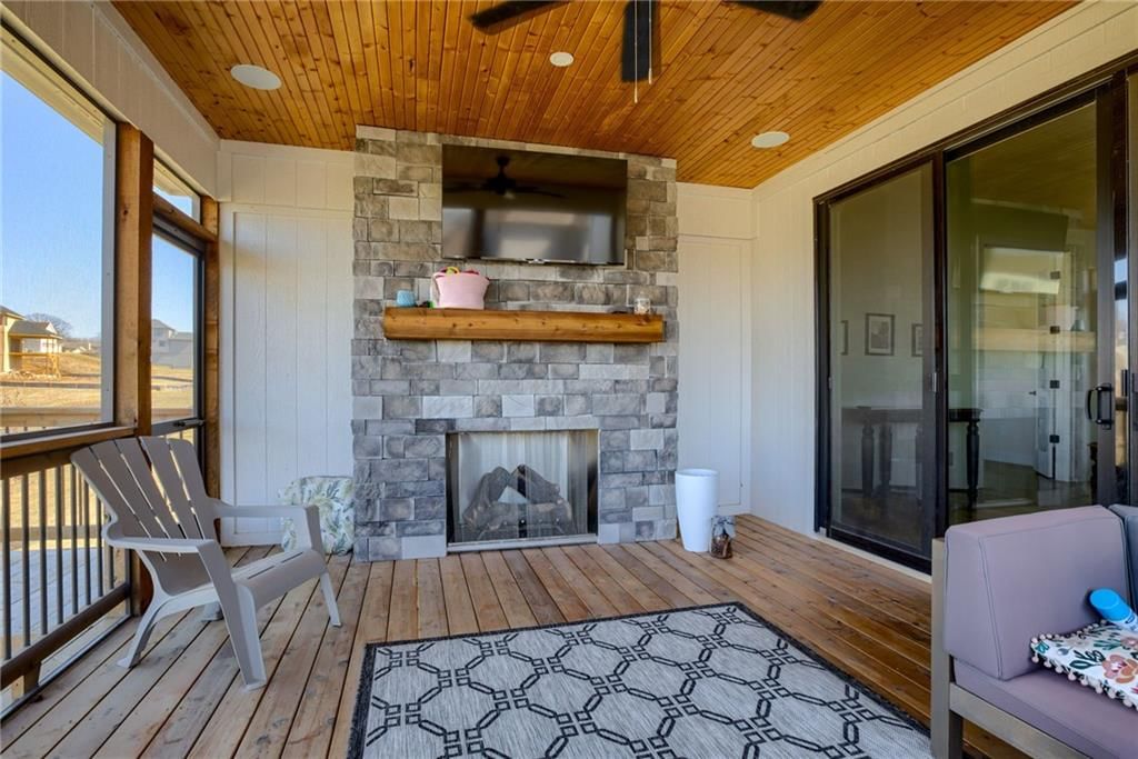 2470 NW Riverview Drive — photo 24