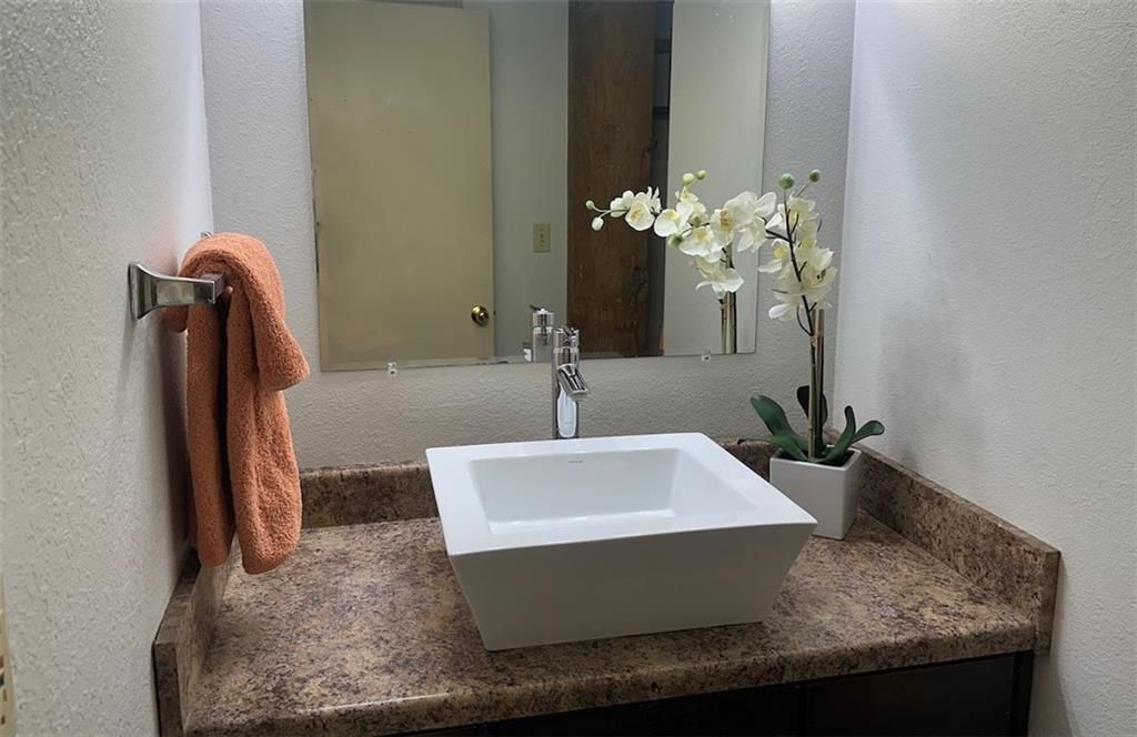 308 W 8th Street — photo 15