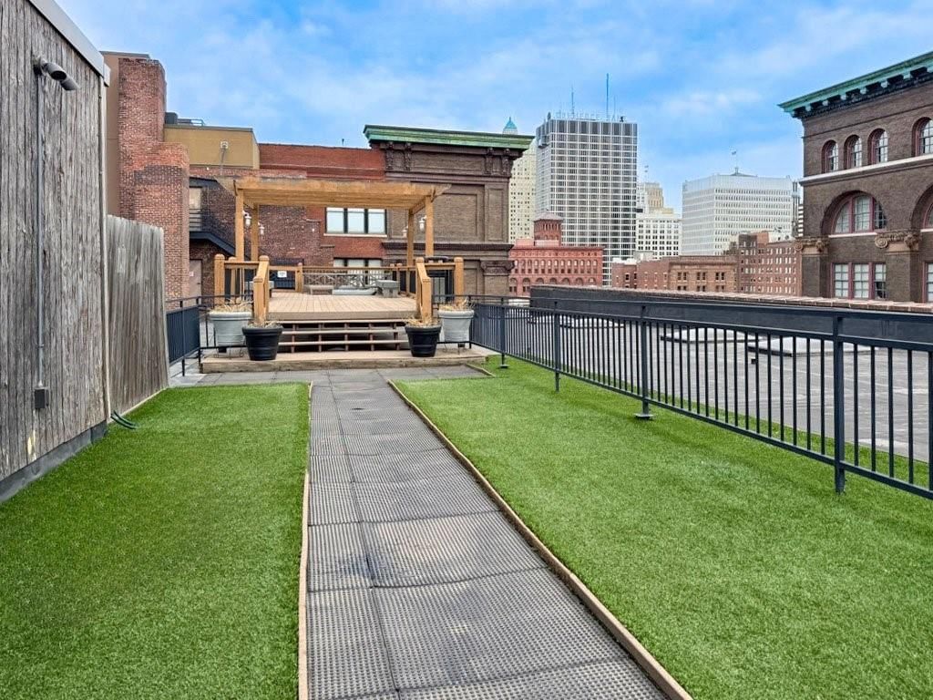 308 W 8th Street — photo 23