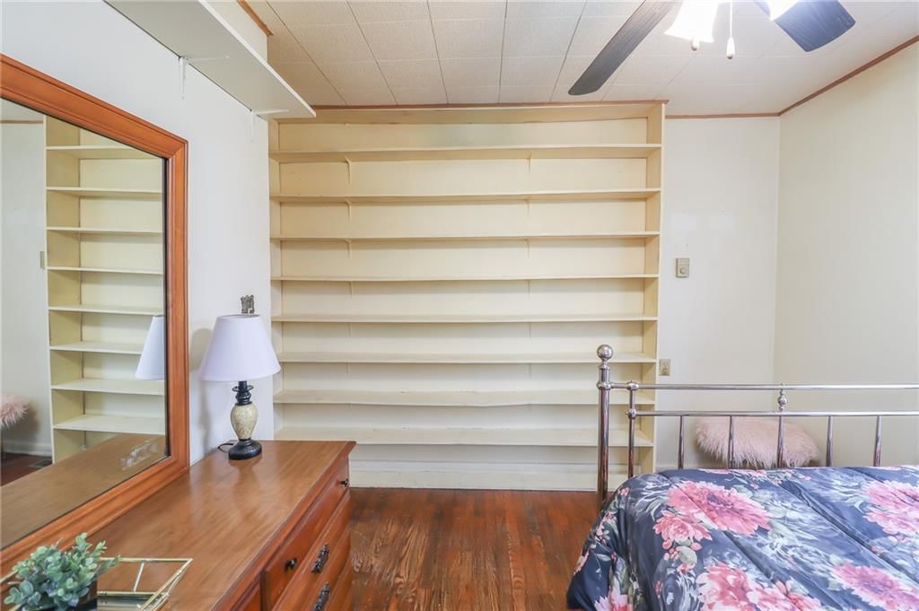 602 E 10th Street — photo 9