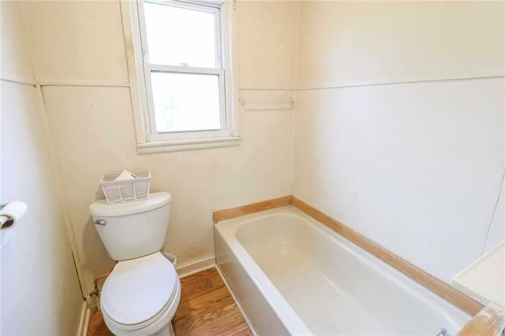 602 E 10th Street — photo 10