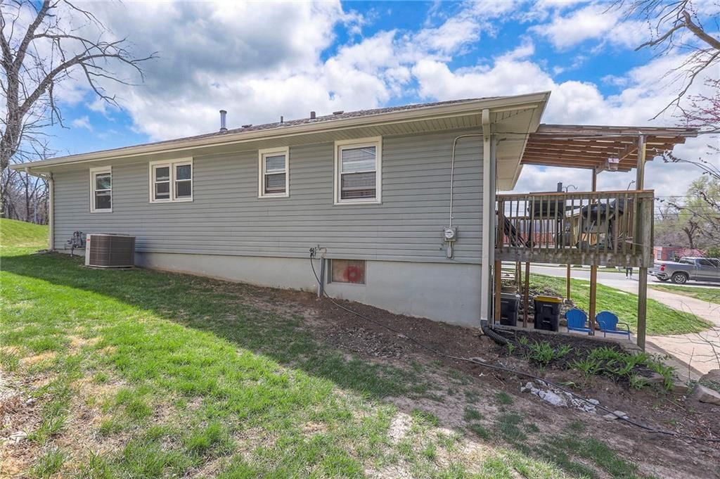 5302 N Woodland Avenue — photo 33