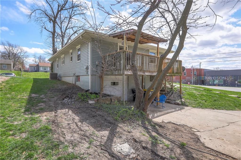 5302 N Woodland Avenue — photo 34