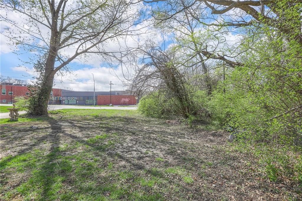 5302 N Woodland Avenue — photo 40