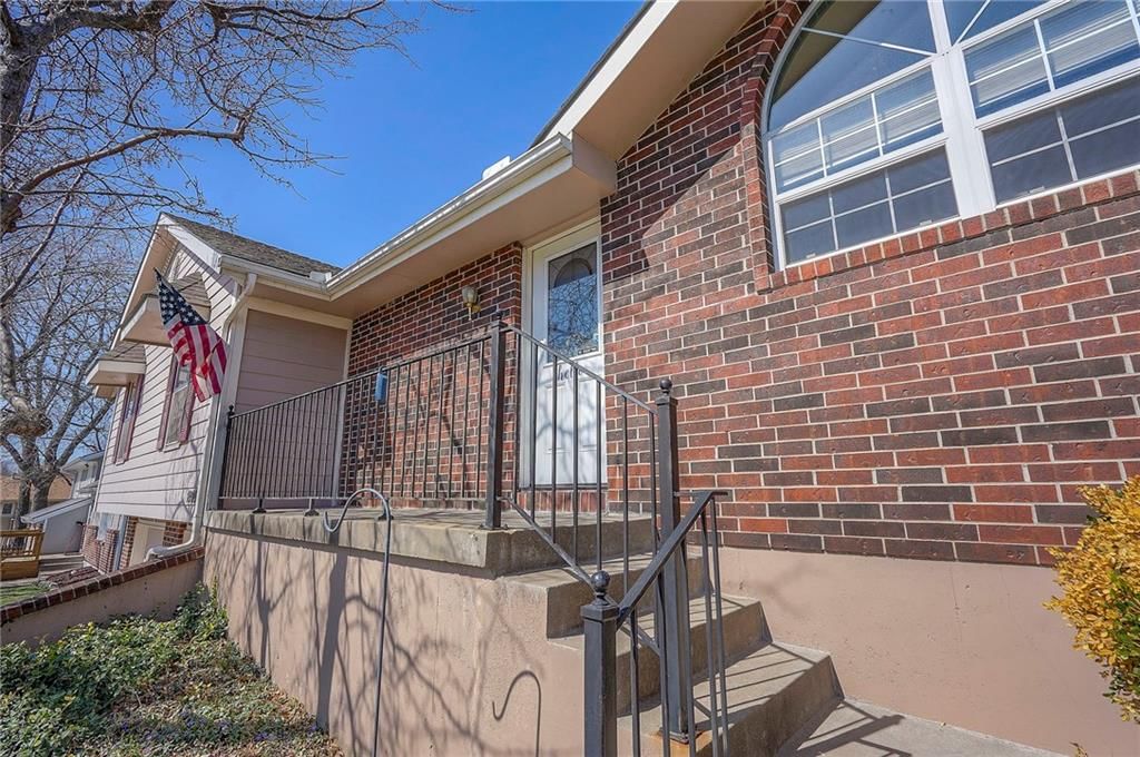 1616 NE MISTY Lane — photo 4