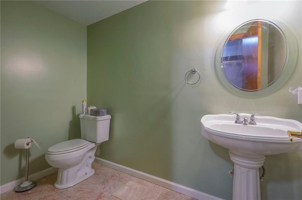 1616 NE MISTY Lane — photo 32