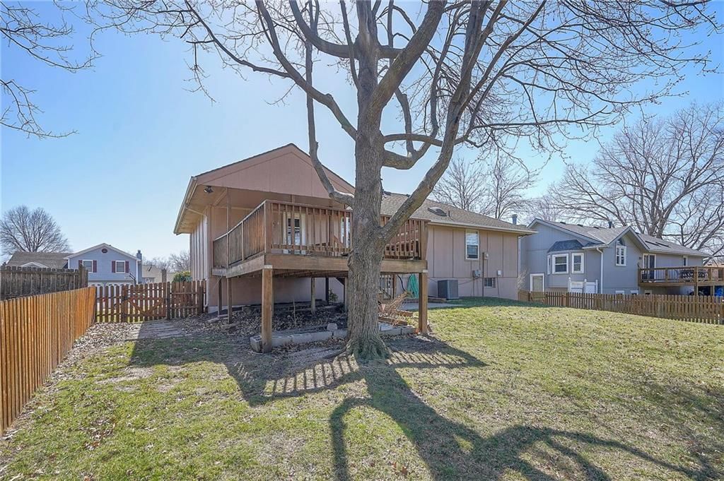 1616 NE MISTY Lane — photo 36