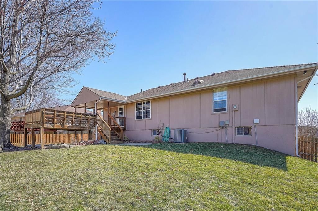 1616 NE MISTY Lane — photo 37
