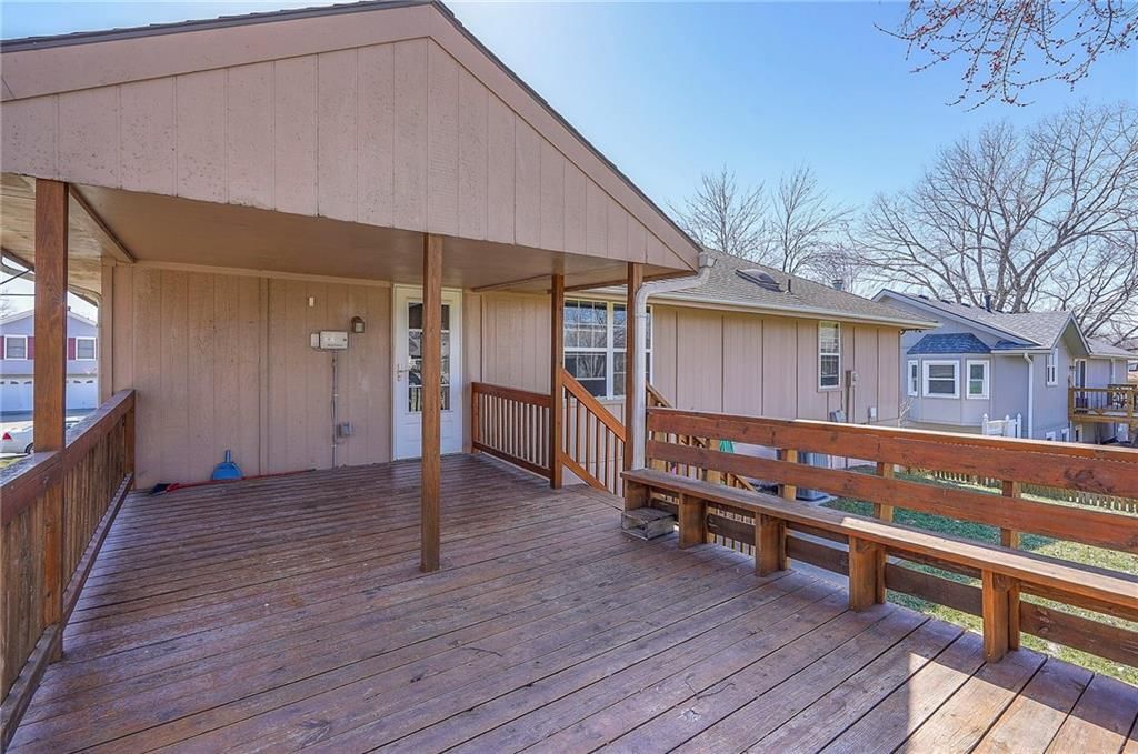 1616 NE MISTY Lane — photo 38