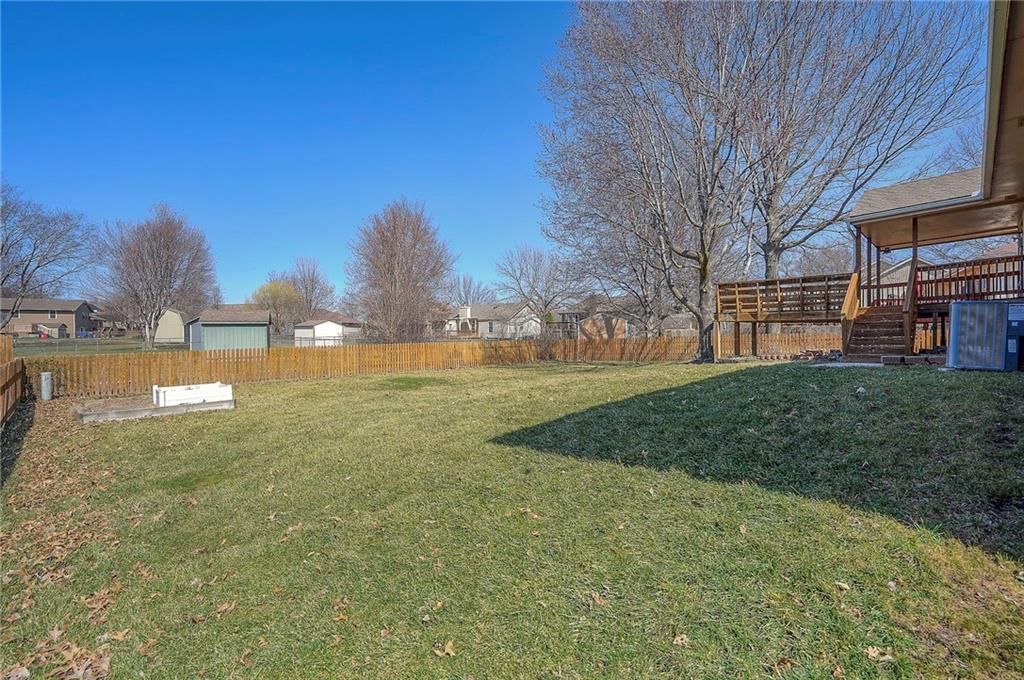 1616 NE MISTY Lane — photo 40