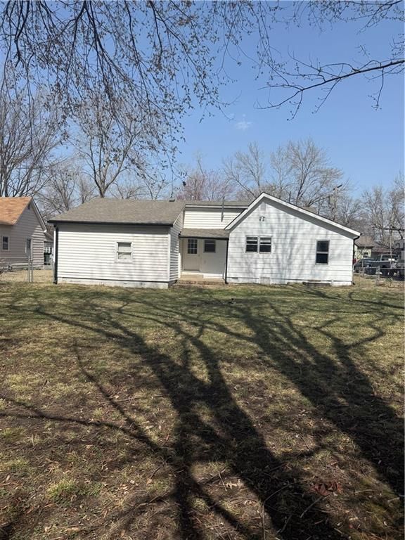 311 W Dakota Street — photo 27