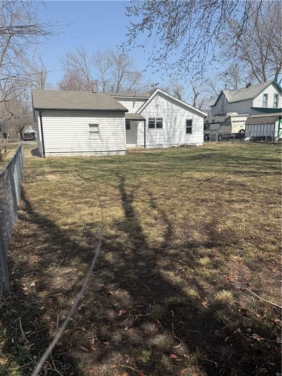 311 W Dakota Street — photo 28
