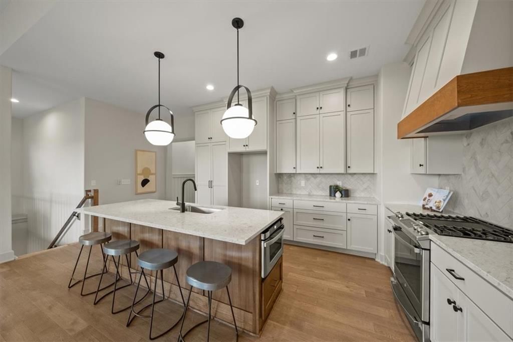 Photo 5 of 37 - 22109 W 80th Terrace