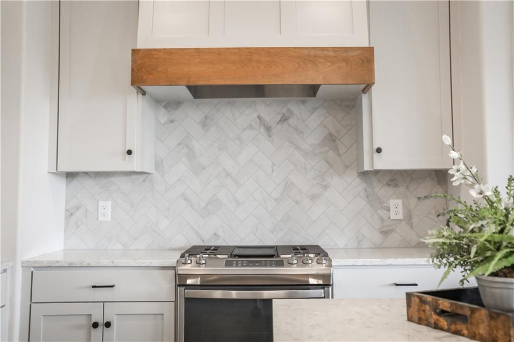 Photo 6 of 37 - 22109 W 80th Terrace