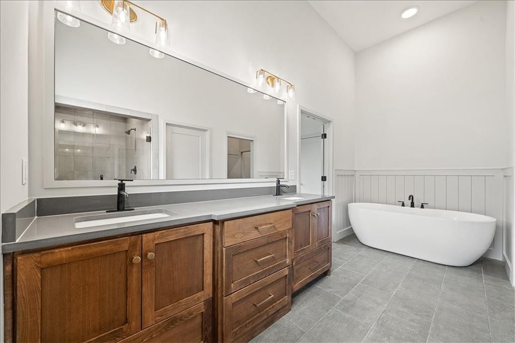Photo 18 of 37 - 22109 W 80th Terrace