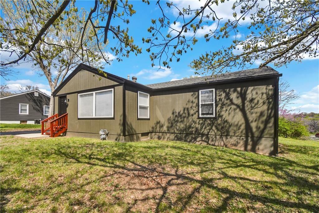 6815 Bristol Avenue — photo 26