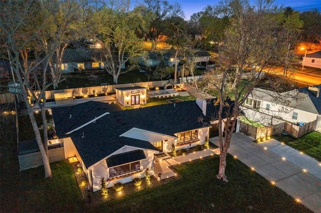 8221 Beverly Drive — photo 1