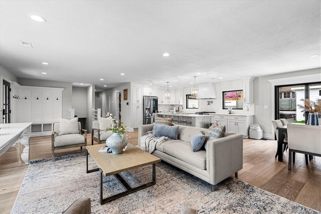 8221 Beverly Drive — photo 8