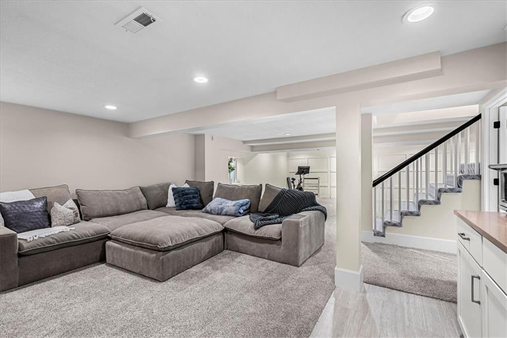 8221 Beverly Drive — photo 35