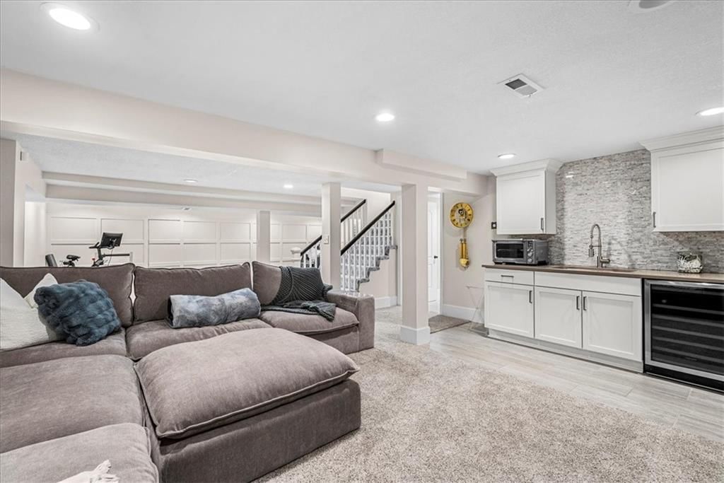8221 Beverly Drive — photo 36