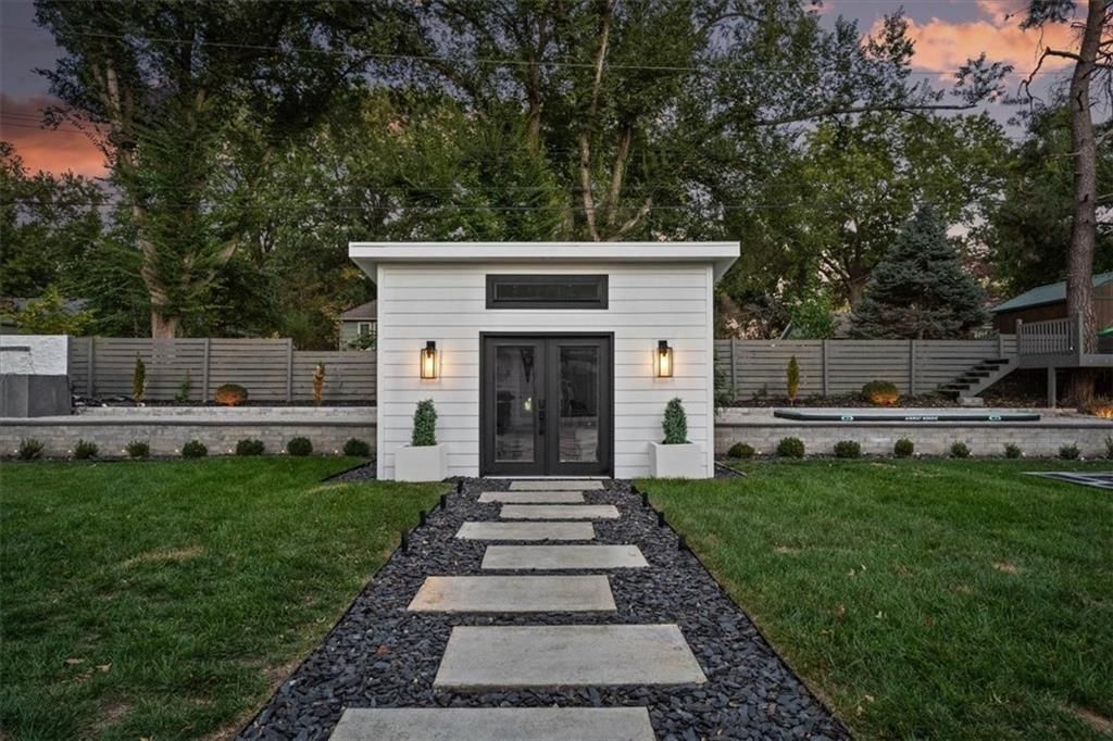 8221 Beverly Drive — photo 42