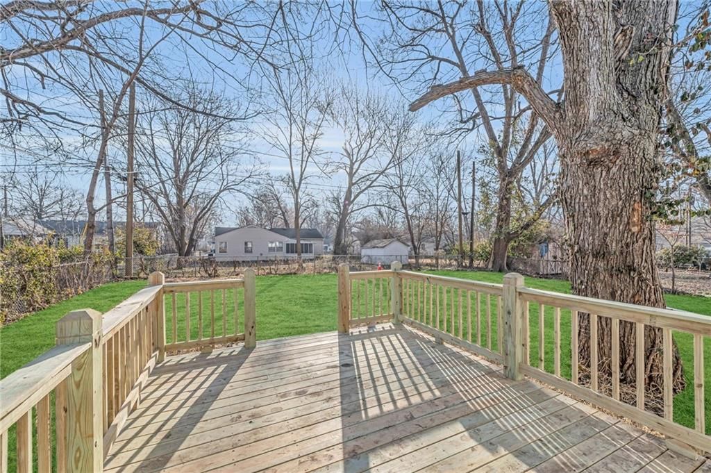 7107 Outlook Street — photo 32