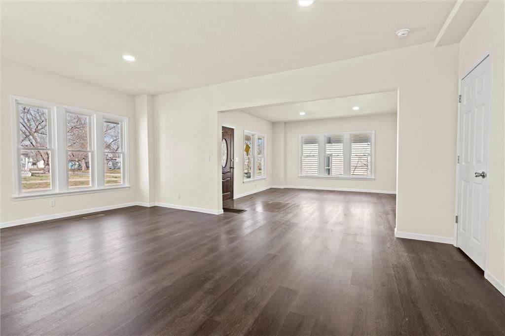 Photo 8 of 24 - 234 W 7th Street