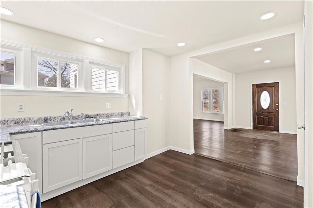 Photo 14 of 24 - 234 W 7th Street